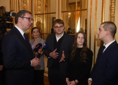 “Oni su ponos Srbije, spremni da pomognu znanjem”: Vučić sa članovima Srpskog nuklearnog društva (FOTO)