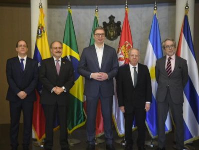 Vučić se sastao sa ambasadorima južnoameričkih zemalja: Razgovarali o posledicama usvajanja rezolucije