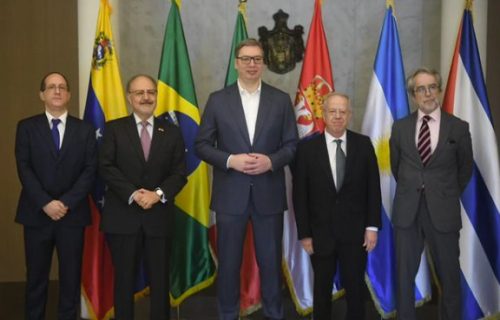 Vučić se sastao sa ambasadorima južnoameričkih zemalja: Razgovarali o posledicama usvajanja rezolucije