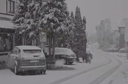 Aprilski sneg zavejao Zlatibor: Srpska planina se potpuno zabelela, veje i na Tari i Jelovoj gori (VIDEO)