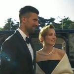 U svom stilu: Nole stigao sa Jelenom na dodelu nagrade pa odmah prišao da ispoštuje fanove (VIDEO)