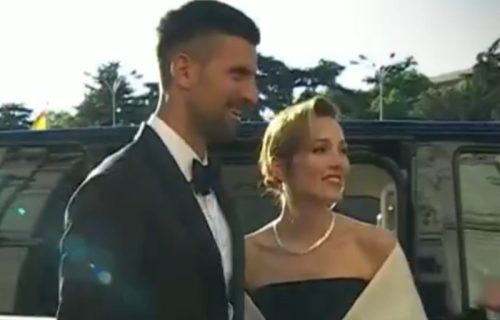 U svom stilu: Nole stigao sa Jelenom na dodelu nagrade pa odmah prišao da ispoštuje fanove (VIDEO)