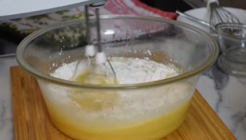 Ovaj kolač svi obožavaju: Vanila i bela čokolada su par iz snova, dodajte i jagode (RECEPT+VIDEO)