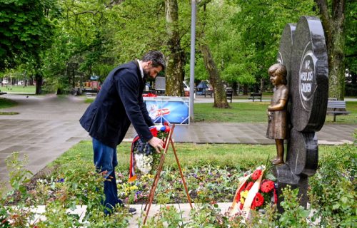 Šapić položio venac na spomenik Milici Rakić: "Nikada ne smemo zaboraviti nevine žrtve bombardovanja"