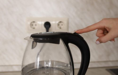 Kako očistiti kuvalo za vodu: Bele naslage kamenca će nestati, potrebna vam je samo jedna stvar