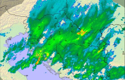 Kiša i pljuskovi do kraja dana, u Vojvodini vetar olujne jačine, sutra i do 20 stepeni niža temperatura