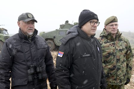 Ministar odbrane Miloš Vučević i načelnik Generalštaba obišli snage Vojske Srbije na poligonu “Pešter”