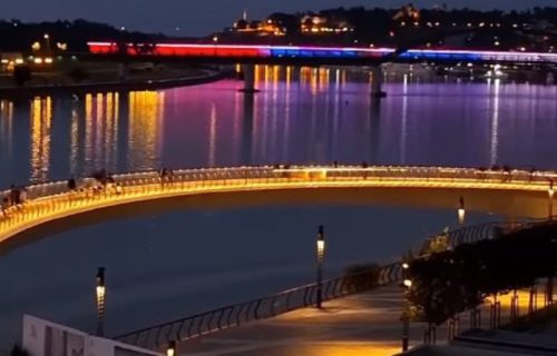 Nova atrakcija u Beogradu: Otvoren pešački mostić na Savskom šetalištu (VIDEO)