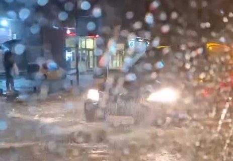 Pljusak praćen grmljavinom i gradom pogodio Vojvodinu i Beograd, premešta se tokom večeri ka jugu