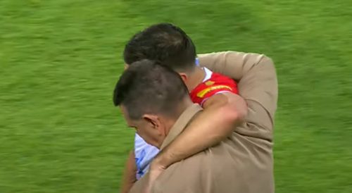 Suze na sve strane: Delije skandirale Dragoviću pri izlasku sa terena (VIDEO)