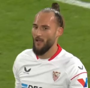 Gudelj smirivao razjarene navijače: “Nema šanse da ispadnemo, ginućemo na terenu” (VIDEO)