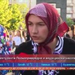 Maturant se u Bijeljini obukao kao njegova baka: Postao je viralni hit, a komentari su različiti (VIDEO)
