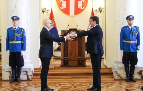 "Verujem da Ministarstvo ostaje u sigurnim rukama": Premijer Vučević predao dužnost ministra odbrane