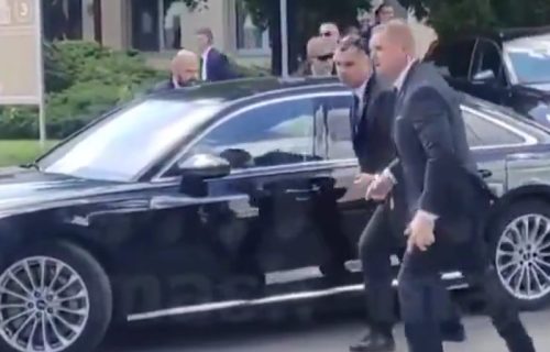 Atentator pre pucnjave uzviknuo "Robi, dođi ovamo" pa pogodio premijera Slovačke sa više hitaca (VIDEO)