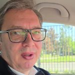 Novi snimak predsednika Vučića na "TikToku": "Nekad se iskradem mojim čuvarima, pa sam vozim" (VIDEO)