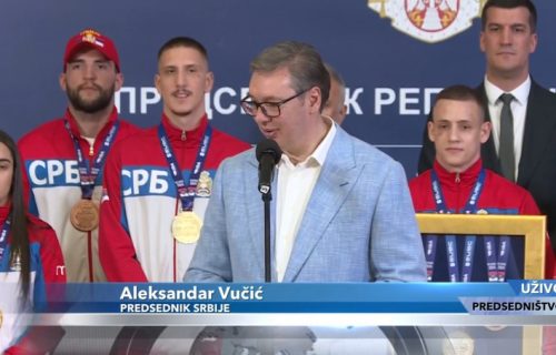 Vučić svečano dočekao "zlatne" boksere: "Hvala vam što ste decu vratili u sale, imaćemo veliki Bokserski centar" (VIDEO)