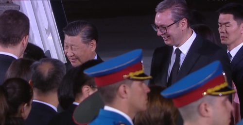 Velelepni doček za predsednika Kine: Si Đinping stigao u Beograd, dočekao ga predsednik Vučić