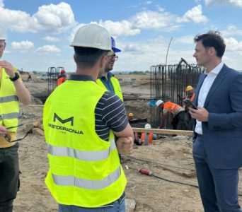 Počelo postavljanje šipova za Nacionalni stadion: Mali nenajavljeno posetio gradilište za EXPO (VIDEO)