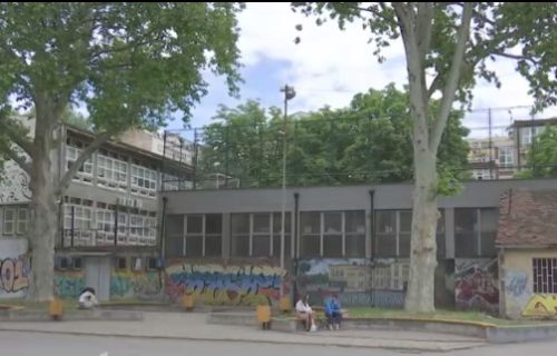 U tuči đaka Desete i Treće beogradske gimnazije, teško povređen nastavnik koji je pokušao da ih razdvoji