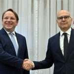 "Današnje odluke oblikuju narednih pet godina": Premijer Vučević se sastao sa Varheljijem (FOTO)