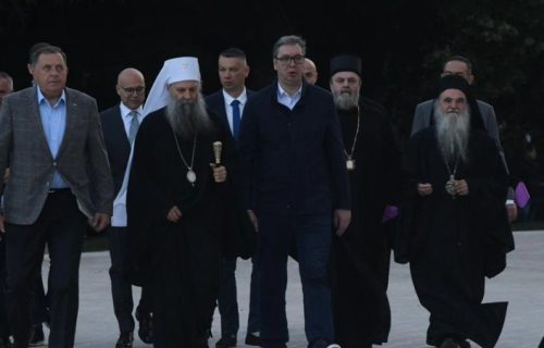 "Mnogo je laži, ali je istina jedna i večna": Patrijarh blagoslovio Vučića pred put u Njujork (FOTO)