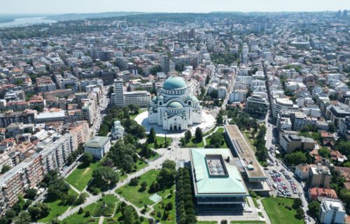Sveštenik i sociolog dali ogovor na bitno pitanje: Da li treba da se krstite kada prolazite pored crkve?
