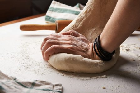 Dilema ljubitelja hleba – korejski ili indijski: Oba su lisnata, napravljena od mnogo slojeva