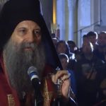 Patrijarh srpski Porfirije služio večernje Velikog petka, vernici celivali plaštanicu