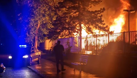Požar u Novom Sadu: Plamen izbio u dvorištu zgrade EPS-a, deo grada bez struje (VIDEO)
