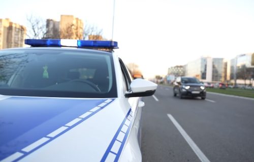 Incident na Zvezdari: Polupao nekoliko automobila, vređao vlasnike, pa napao policajca na dužnosti