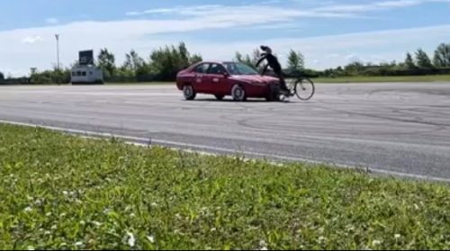 Upozorenje: Evo kako izgleda kada auto udari pešaka ili biciklistu i to pri samo 30 km/h (VIDEO)