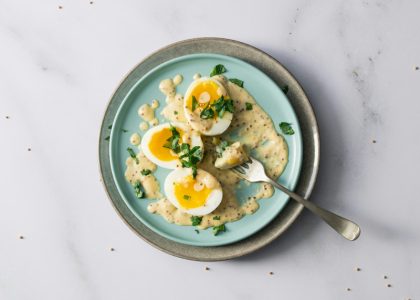 Uskršnji umak sa kuvanim jajima po receptu Milice Milše: Brzo i lako se pravi, a odlično ide uz sve (RECEPT)