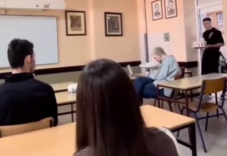 Predivan događaj u školi u Kraljevu: Pripremili rođendansko iznenađenje za druga sa smetnjama u razvoju (VIDEO)