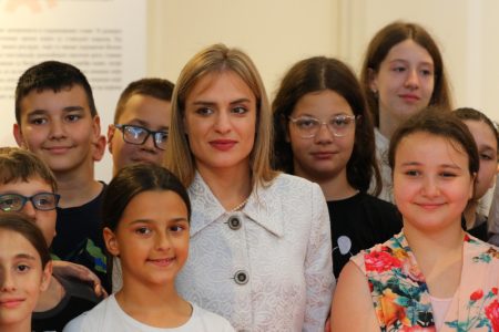 Kultura, identitet, tradicija i običaji su ono što nas sve spaja: Milica Đurđević Stamenkovski ugostila decu iz Doboja