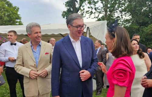 Predsednik Vučić na proslavi rođendana kralja Čarlsa Trećeg u rezidenciji ambasadora