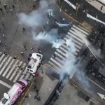 Vodeni topovi, Molotovljevi kokteli, suzavac i kamenice: Nasilne demonstracije na ulicama Buenos Ajresa (VIDEO)