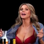 "Postaje mi vruće": Hajdi Klum jela ljuta krilca, pa počela da se skida usred emisije (VIDEO)