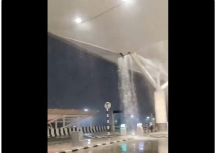 Drama na aerodromu u Nju Delhiju: Srušio se krov, metalni stub pao na taksi, ima žrtava (VIDEO)