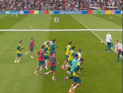 Haos na treningu Portugalije! Golman morao ovako da izbaci navijača! Scena i sa Ronaldom (VIDEO)