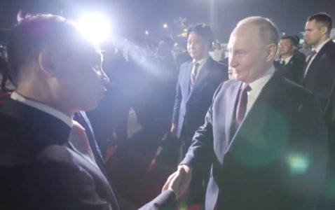 Nakon posete Severnoj Koreji, Putin sleteo u Vijetnam (VIDEO)