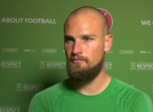 Skandal u Ligi šampiona! Rajkoviću pala klapna, gađao navijače, a evo šta im je na kraju pokazao (VIDEO)