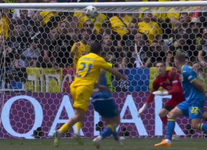 Ni dva golmana ne bi odbranila! Rumunija povela fantastičnim golom! (VIDEO)