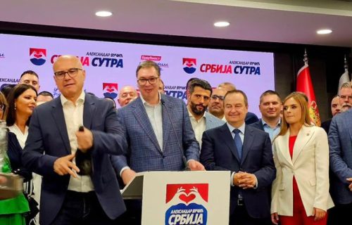 Predsednik Vučić iz štaba SNS-a: "Ubedljiv trijumf liste "Srbija sutra", hvala ljudima u Srbiji za ogromnu podršku" (VIDEO)