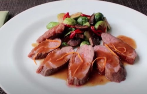 Francuski specijalitet koji obara s nogu: Sočna pačetina u sosu od pomorandže (RECEPT)