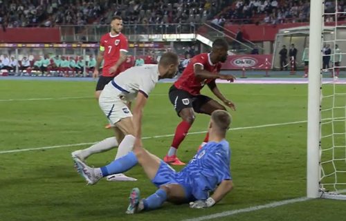 Kada ne mogu napadači, tu je Strahinja Pavlović! Srpski defanzivac još jednom pokazao klasu u napadu (VIDEO)