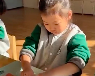 Mali Kinezi u vrtiću kuvaju, ali stvarno:To je deo praktičnog edukativnog programa