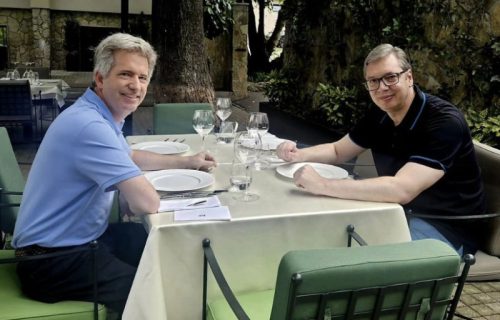 Predsednik Vučić sa Edvardom Fergusonom: "Danas ja plaćam ručak, pošto ćemo da ih pobedimo u Gelzenkirhenu" (FOTO)