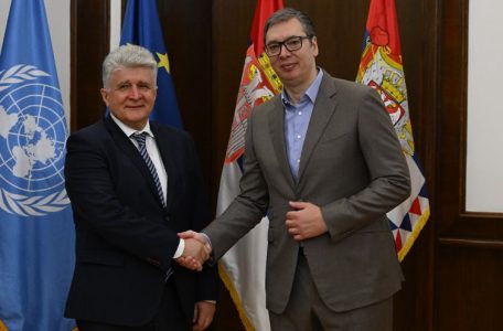 Predsednik Vučić sa Miroslavom Jenčom: “Informisao sam ga o situaciji na KiM” (FOTO)