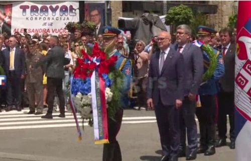 "Vidovdan je javna ispovest kolektivnog sećanja koje opominje i budi, hrabri i bodri, krepi i uči"