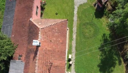 Misteriozni krug se pojavio u dvorištu Ljiljane Kostić u selu kod Požege: Sve to povezujem sa tom svetlicom